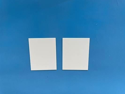 Hoge Zuiverheid 99,7% Alumina Ceramische Dunne Filmsubstraten voor Electrocircuit