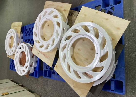 Dichtheid 3.8-3.9 G/cm3 Buigsterkte 400 MPa Al2O3 Keramiek voor hoge slijtvastheid voor krachtimodule
