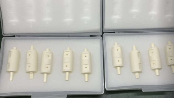 Hoge dielectrische constante Hoge Youngs modulus Al2O3 Keramische Hoge buigsterkte